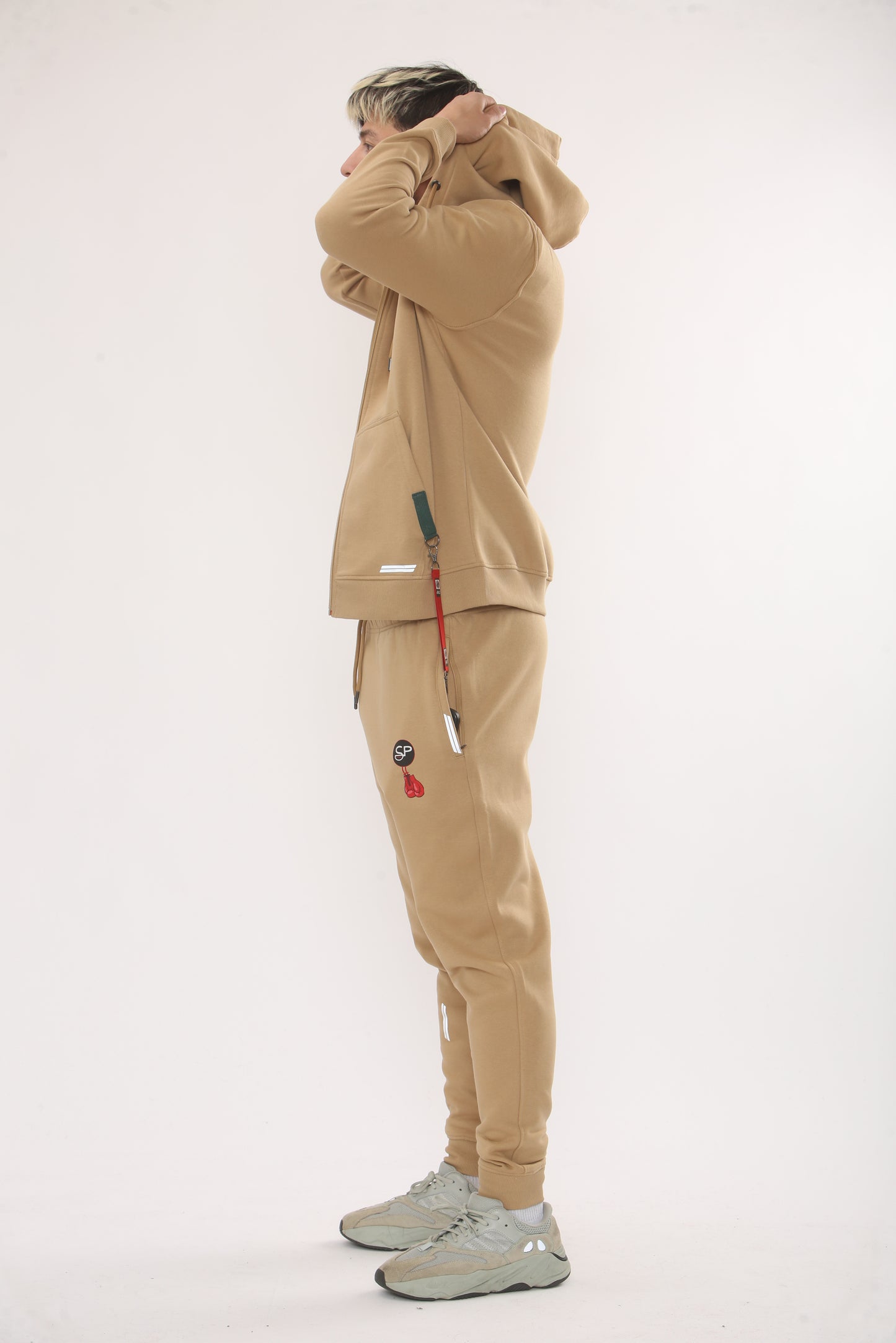 BEIGE HOODIE AND BOTTOMS BOXING GLOVES LOGO