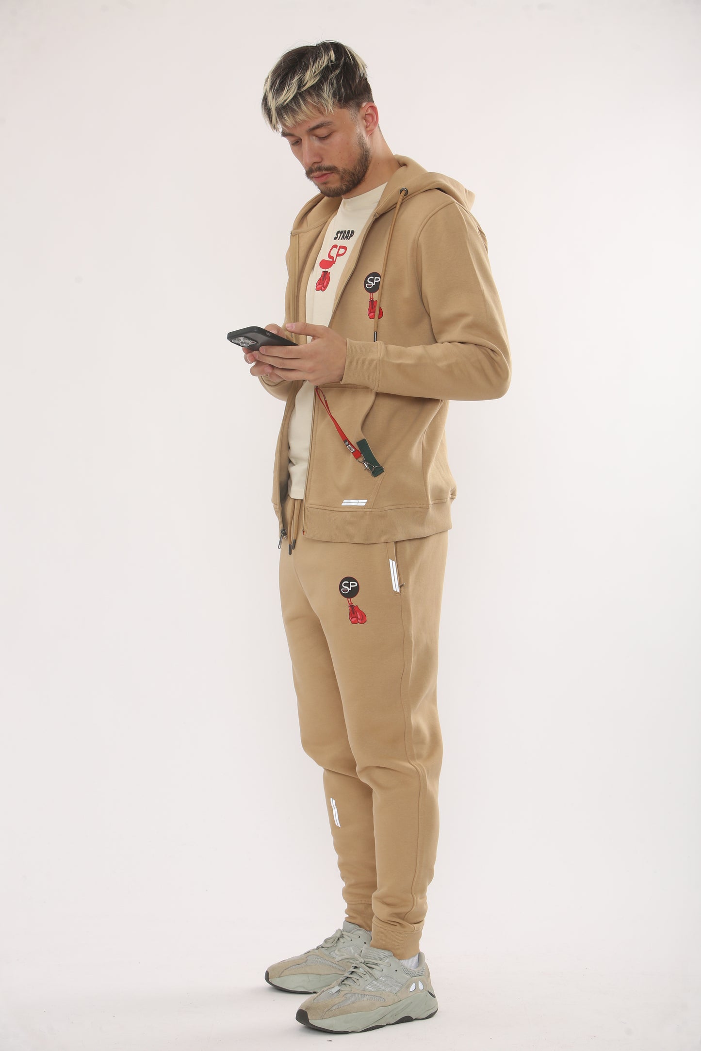 BEIGE HOODIE AND BOTTOMS BOXING GLOVES LOGO